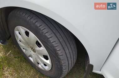 Мінівен Volkswagen Touran 2014 в 