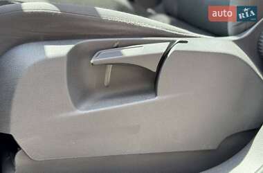 Мінівен Volkswagen Touran 2013 в 