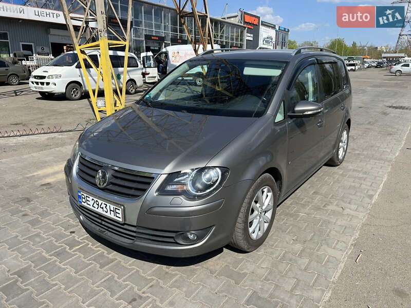 Минивэн Volkswagen Touran 2010 в Николаеве