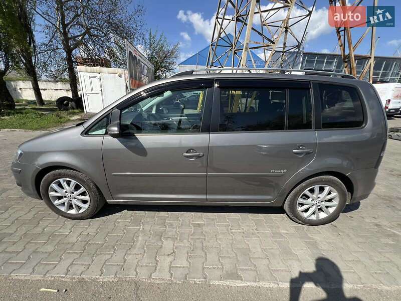 Минивэн Volkswagen Touran 2010 в Николаеве