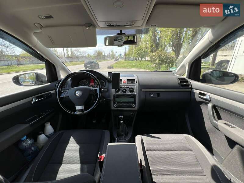 Минивэн Volkswagen Touran 2010 в Николаеве