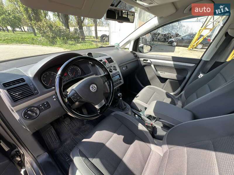 Минивэн Volkswagen Touran 2010 в Николаеве