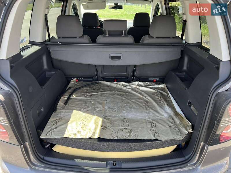 Минивэн Volkswagen Touran 2010 в Николаеве