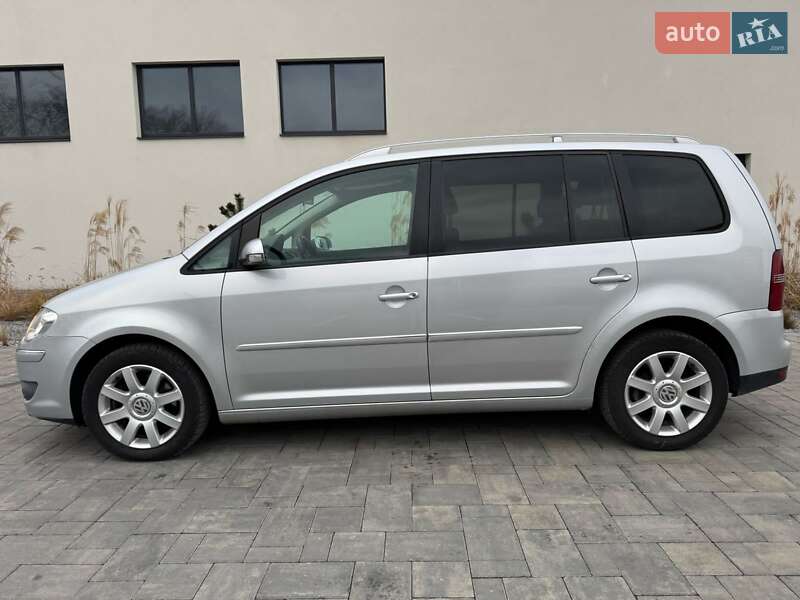 Мінівен Volkswagen Touran 2009 в Запоріжжі
