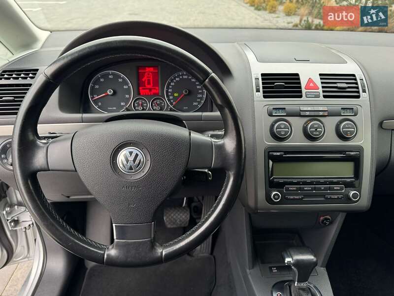 Мінівен Volkswagen Touran 2009 в Запоріжжі