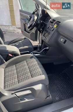 Мінівен Volkswagen Touran 2011 в 