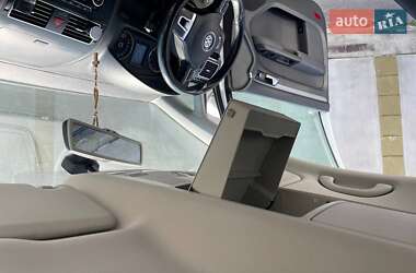 Мінівен Volkswagen Touran 2011 в 