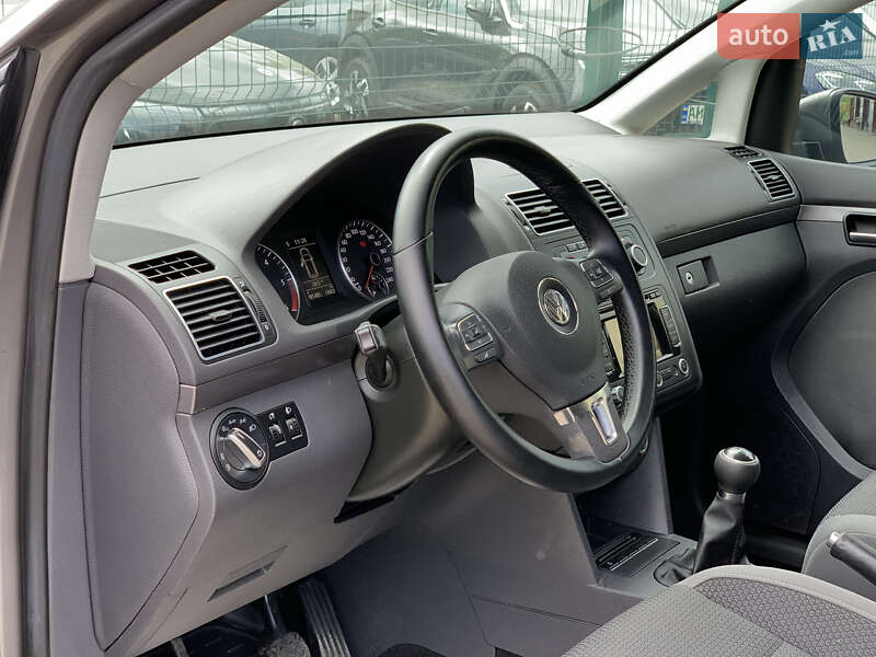 Мінівен Volkswagen Touran 2011 в Бердичеві
