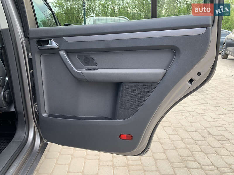 Мінівен Volkswagen Touran 2011 в Бердичеві
