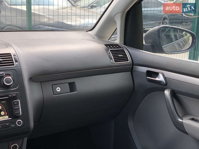 Мінівен Volkswagen Touran 2011 в Бердичеві