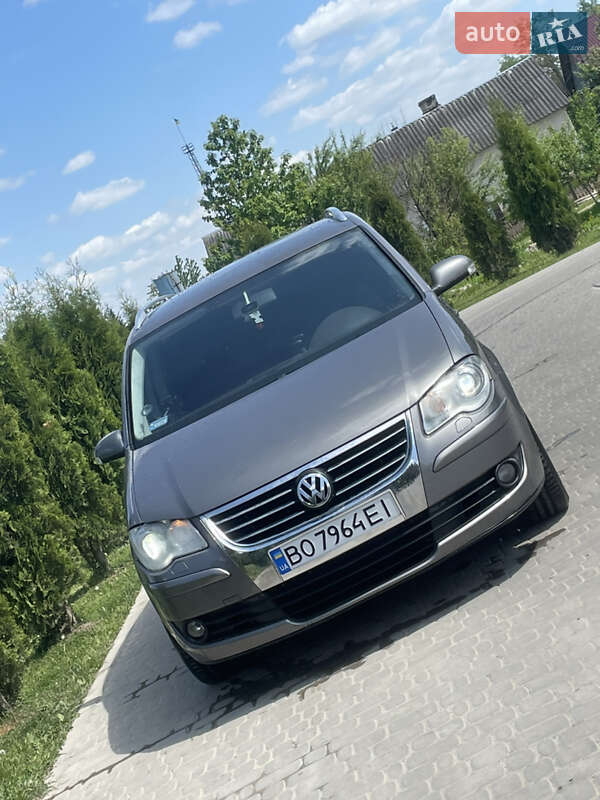 Минивэн Volkswagen Touran 2007 в 