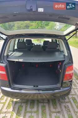 Мінівен Volkswagen Touran 2004 в 