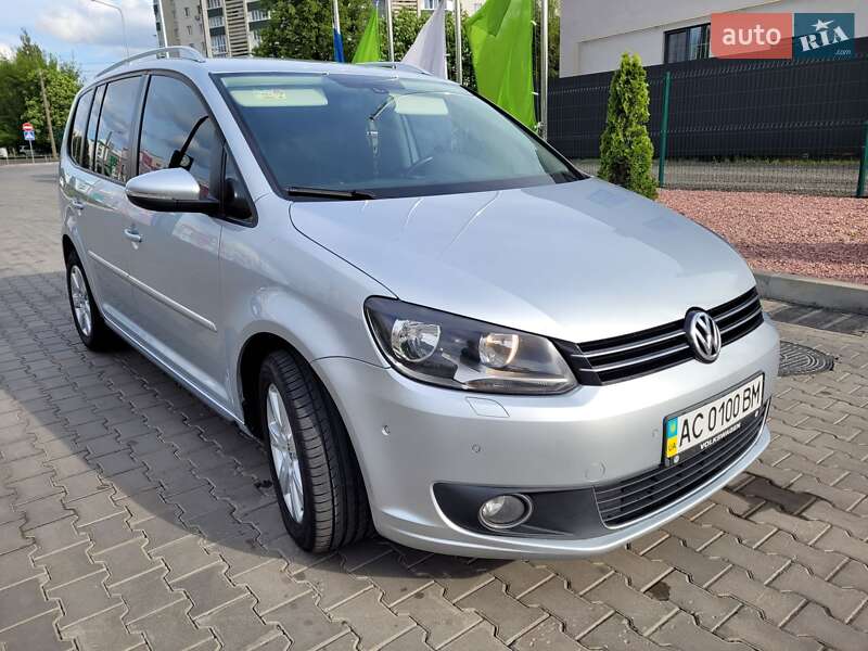 Минивэн Volkswagen Touran 2015 в Болехове
