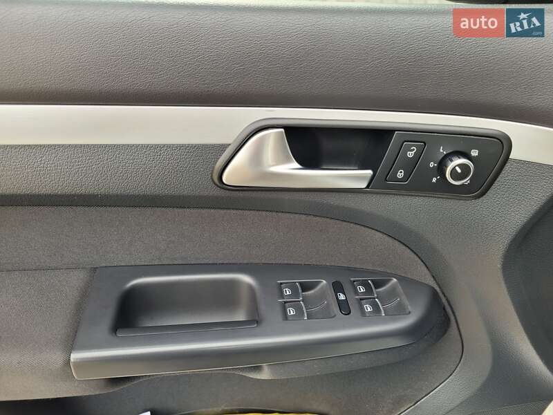 Минивэн Volkswagen Touran 2015 в Болехове