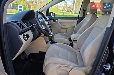 Минивэн Volkswagen Touran 2010 в 