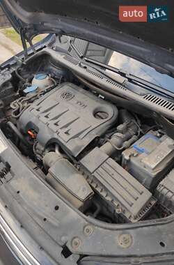 Минивэн Volkswagen Touran 2010 в 