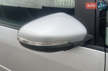 Мінівен Volkswagen Touran 2011 в 