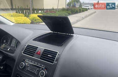 Мінівен Volkswagen Touran 2011 в 