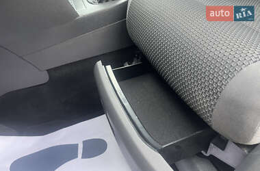 Мінівен Volkswagen Touran 2011 в 