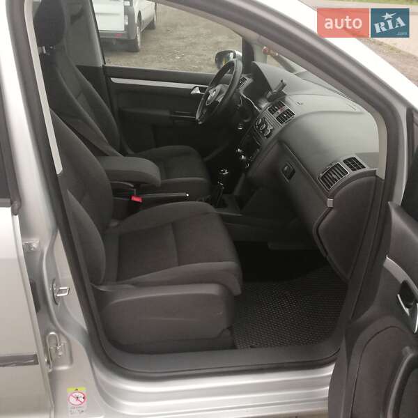 Мінівен Volkswagen Touran 2013 в Львові фото 19 Мінівен Volkswagen Touran 2013 в Львові