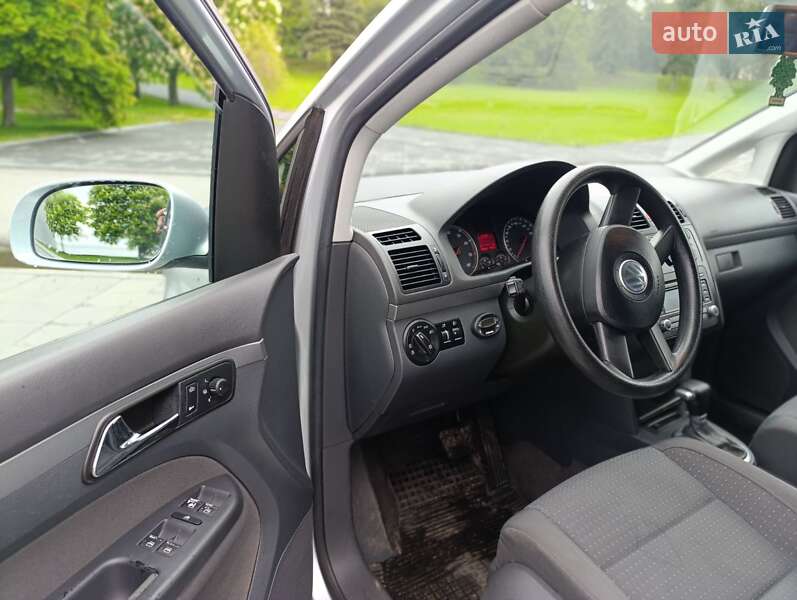 Мінівен Volkswagen Touran 2005 в Світловодську