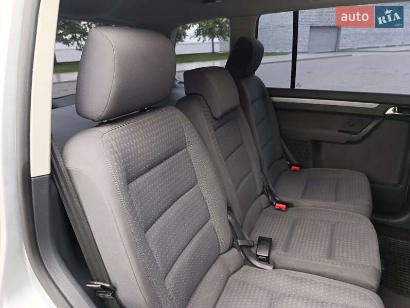 Мінівен Volkswagen Touran 2005 в Світловодську