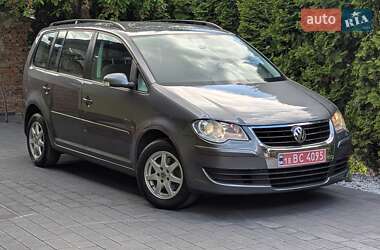 Минивэн Volkswagen Touran 2007 в Дубно