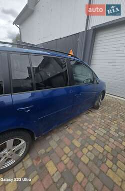 Мінівен Volkswagen Touran 2012 в 