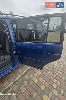 Мінівен Volkswagen Touran 2012 в 