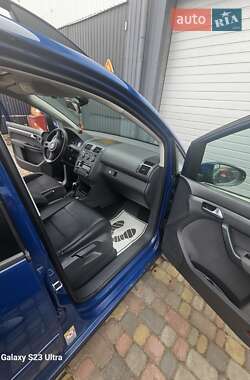 Мінівен Volkswagen Touran 2012 в 