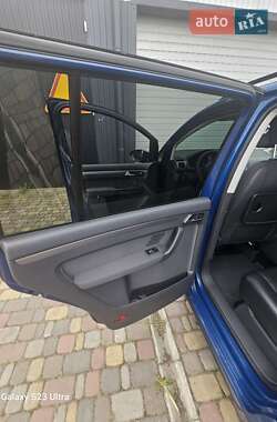 Мінівен Volkswagen Touran 2012 в 