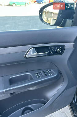 Минивэн Volkswagen Touran 2011 в 