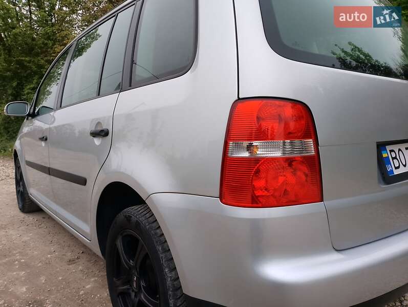 Мінівен Volkswagen Touran 2004 в Тернополі