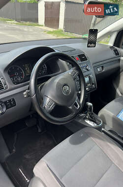 Минивэн Volkswagen Touran 2012 в 