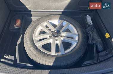 Минивэн Volkswagen Touran 2012 в 