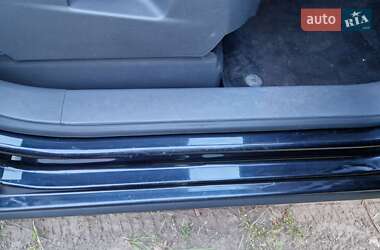 Минивэн Volkswagen Touran 2012 в 