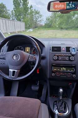 Минивэн Volkswagen Touran 2012 в 