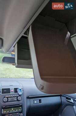 Минивэн Volkswagen Touran 2012 в 