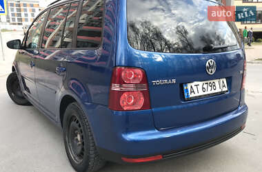 Мінівен Volkswagen Touran 2009 в 