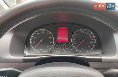 Минивэн Volkswagen Touran 2006 в 