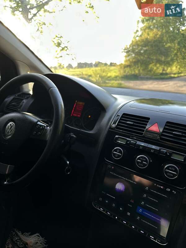 Минивэн Volkswagen Touran 2007 в Черновцах