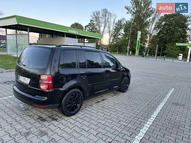 Минивэн Volkswagen Touran 2007 в Черновцах