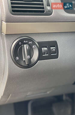 Мінівен Volkswagen Touran 2009 в 