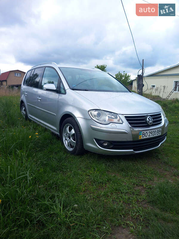 Мінівен Volkswagen Touran 2009 в 