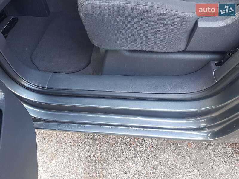 Минивэн Volkswagen Touran 2004 в Полтаве