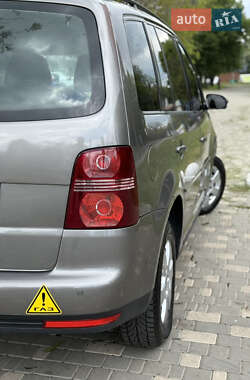 Мінівен Volkswagen Touran 2008 в 
