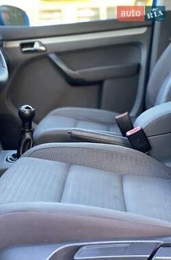 Минивэн Volkswagen Touran 2005 в 