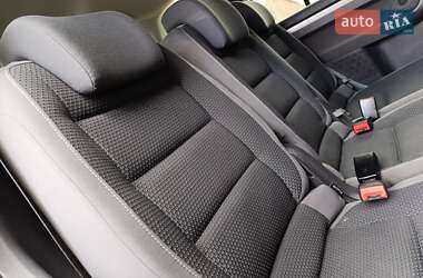 Мінівен Volkswagen Touran 2011 в 