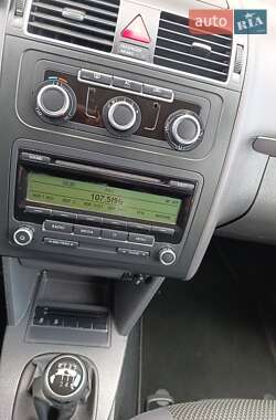 Мінівен Volkswagen Touran 2011 в 