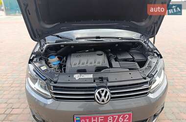 Мінівен Volkswagen Touran 2011 в 